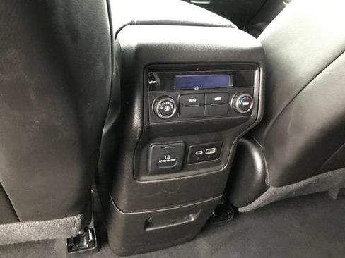Certified 2023 GMC Acadia SLT AWD/4WD image 18