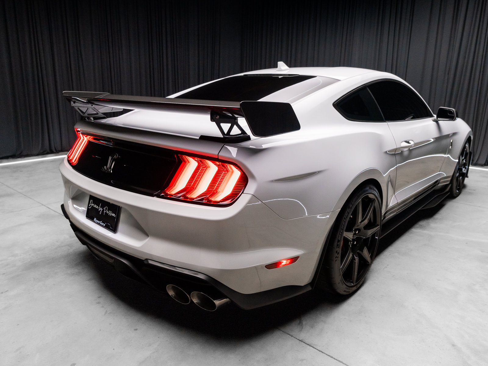 Used 2021 Ford Mustang Shelby GT500 w/ Carbon Fiber Track Pack RWD image 14
