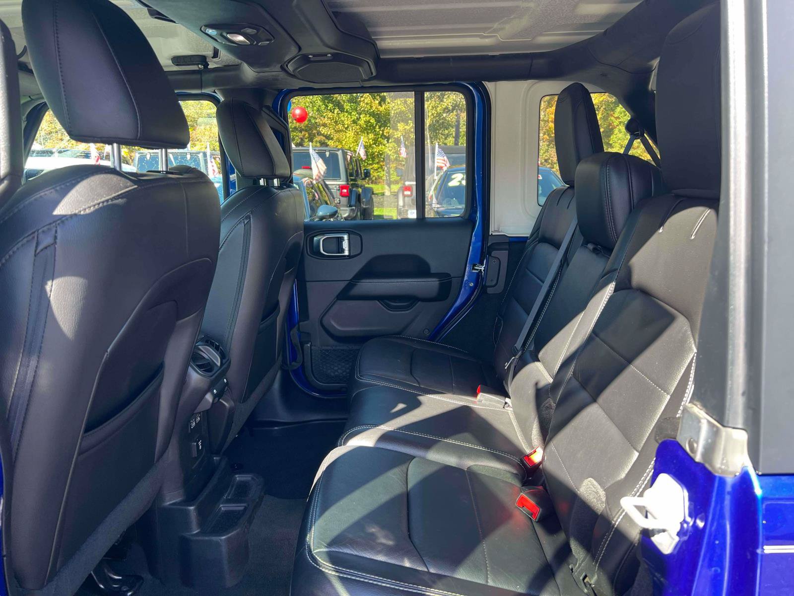 Used 2018 Jeep Wrangler Unlimited Sahara w/ Dual Top Group AWD/4WD image 17