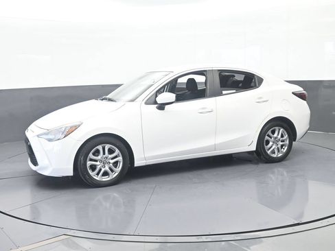 Used 2017 Toyota Yaris iA FWD image 2