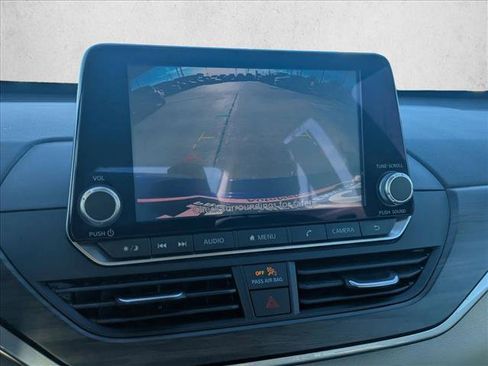 Used 2025 Nissan Altima 2.5 SV image 12