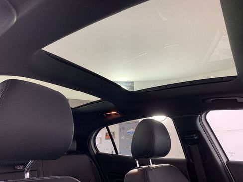 Used 2019 Mercedes-Benz GLA 250 4MATIC image 40