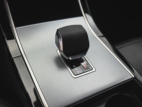 Used 2025 Land Rover Range Rover Velar S image 29