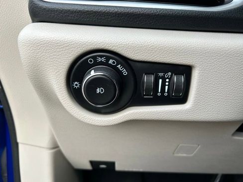 Used 2021 Chrysler Pacifica Touring-L w/ Uconnect Theater Family Group image 15