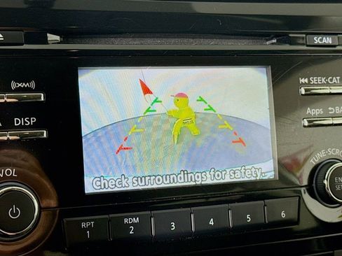 Used 2016 Nissan Rogue SV image 5