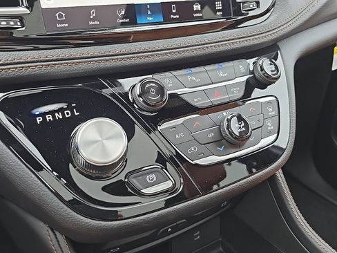 New 2026 Chrysler Pacifica Pinnacle image 37