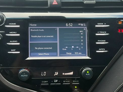 Used 2019 Toyota Camry SE FWD image 16