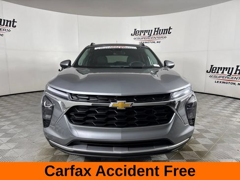 Used 2024 Chevrolet Trax LT FWD image 3