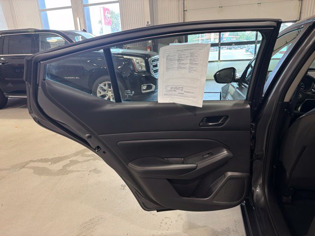 Used 2024 Nissan Altima 2.5 SV FWD image 10