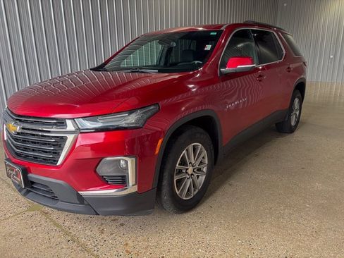 Used 2023 Chevrolet Traverse LT image 1