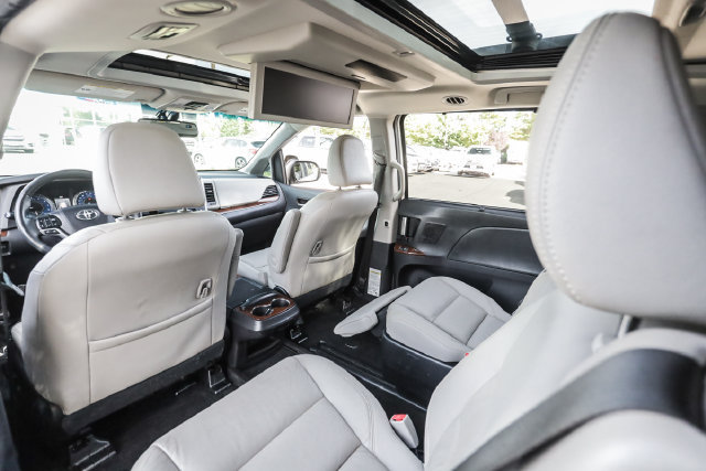 Used 2016 Toyota Sienna Limited Premium FWD image 44