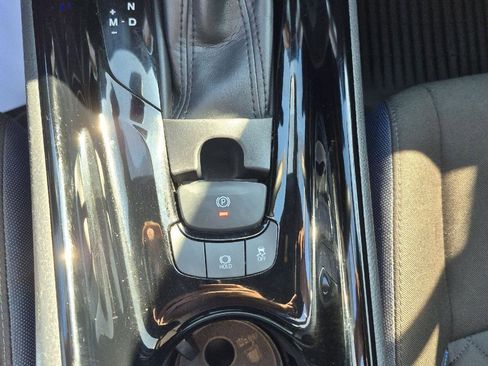 Used 2021 Toyota C-HR XLE image 22