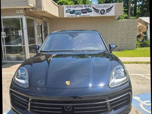 Used 2023 Porsche Cayenne AWD/4WD image 15