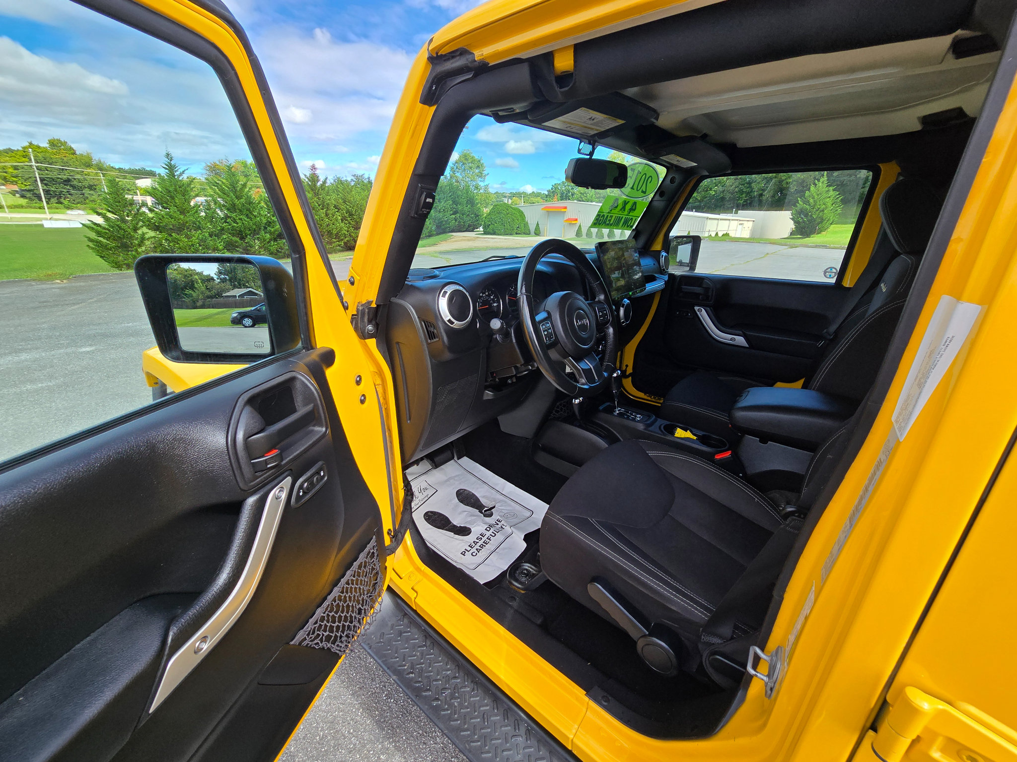 Used 2015 Jeep Wrangler Unlimited Sahara w/ Dual Top Group AWD/4WD image 10