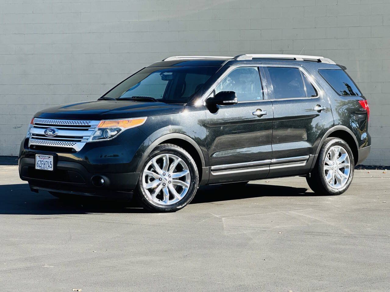 Used 2013 Ford Explorer XLT FWD image 3