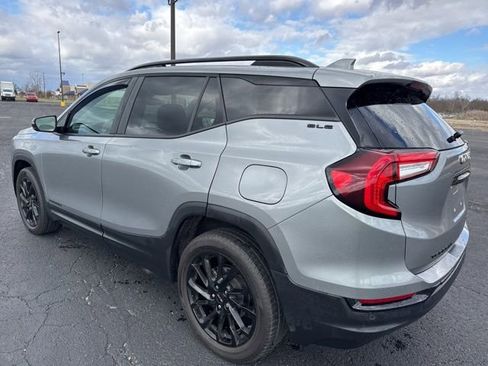 Used 2023 GMC Terrain SLE w/ Driver Convenience Package image 3