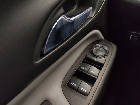 Used 2022 Chevrolet Equinox LS AWD/4WD image 27
