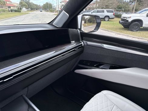 Used 2025 Cadillac Escalade V image 26