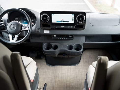 Used 2023 Mercedes-Benz Sprinter 4500 image 13