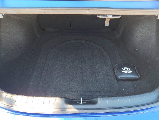 Used 2023 Hyundai Elantra Limited w/ Preferred Accessory Package FWD image 13