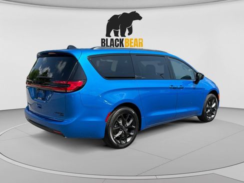 New 2027 Chrysler Pacifica Limited w/ S Appearance Package AWD/4WD image 3