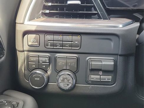 New 2026 Chevrolet Tahoe LT w/ Comfort Package AWD/4WD image 19