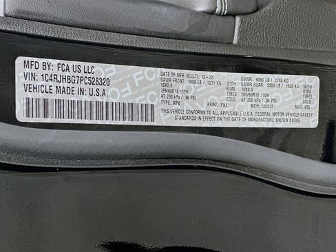 Used 2023 Jeep Grand Cherokee Limited w/ Luxury Tech Group II image 12