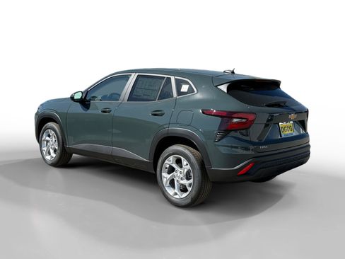 New 2026 Chevrolet Trax LS w/ LS Convenience Package FWD image 3