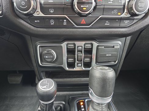 Used 2024 Jeep Wrangler Unlimited Sport AWD/4WD image 26