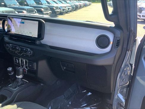 Used 2024 Jeep Wrangler Unlimited AWD/4WD image 18