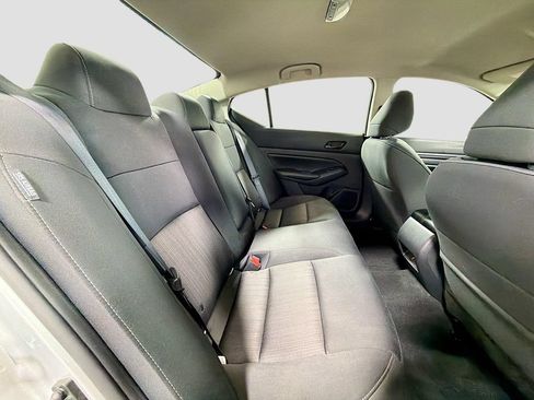 Used 2024 Nissan Altima 2.5 SV FWD image 25