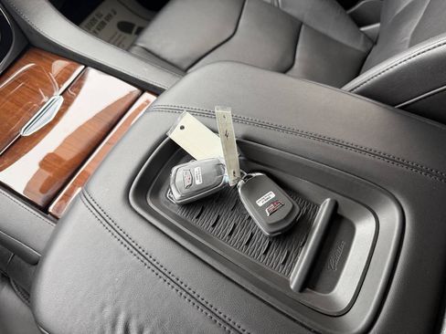 Used 2017 Cadillac Escalade 2WD image 8