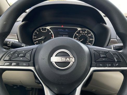 Used 2025 Nissan Altima 2.5 SV image 17