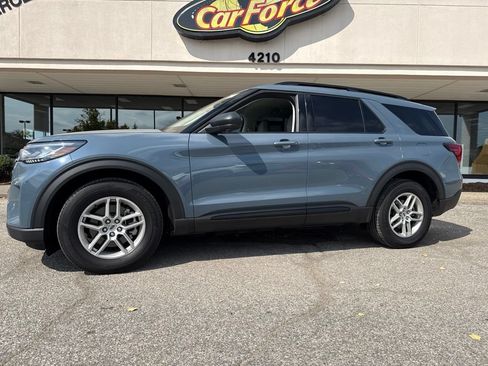 Used 2026 Ford Explorer Active w/ Active Comfort Package RWD image 2