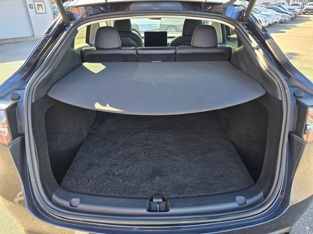 Used 2024 Tesla Model Y Long Range AWD/4WD image 16