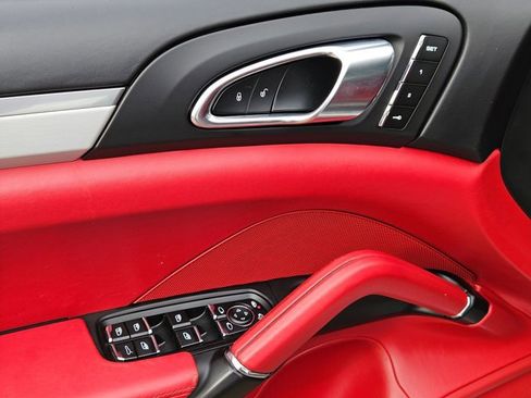 Used 2017 Porsche Cayenne Platinum Edition image 22