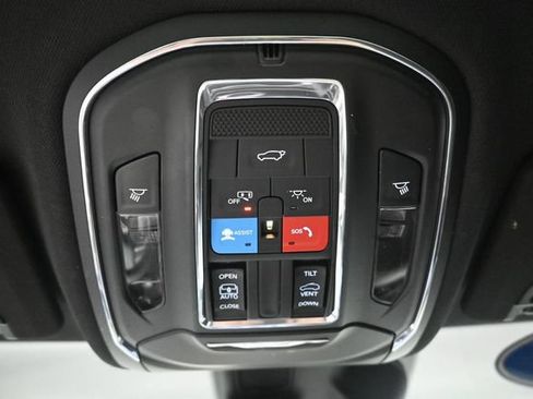 Used 2024 Jeep Grand Cherokee Altitude AWD/4WD image 21
