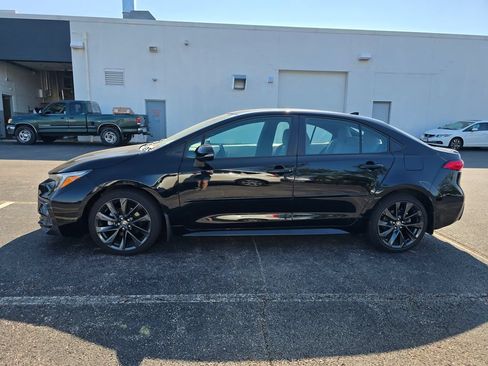 Used 2024 Toyota Corolla SE w/ SE Premium Package FWD image 5