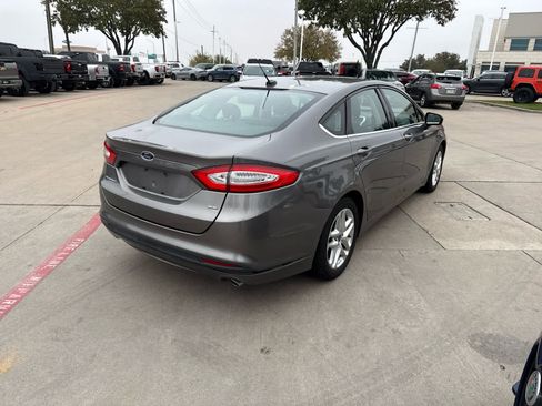 Used 2013 Ford Fusion SE image 3