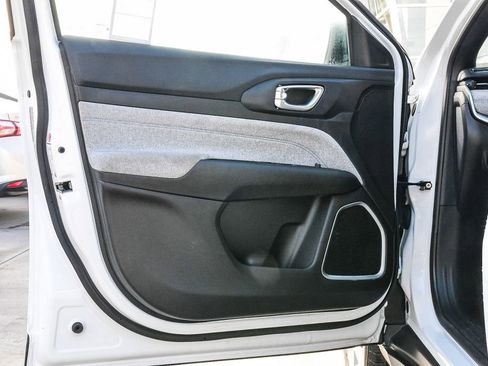 Used 2024 Jeep Compass Latitude image 22