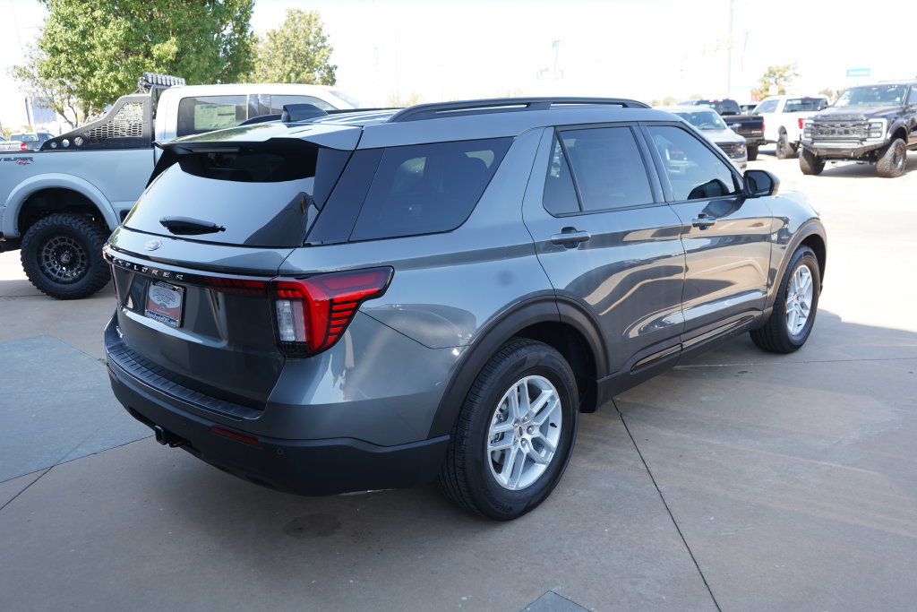 New 2026 Ford Explorer Active RWD image 11