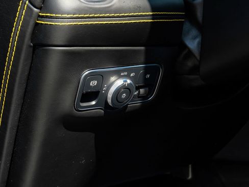 Used 2021 Aston Martin DBX AWD/4WD image 40