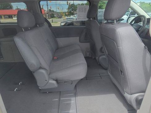 Used 2008 Chrysler Town & Country LX FWD image 14