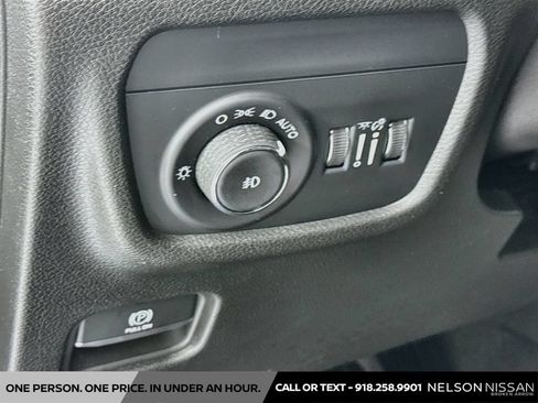 Used 2023 Jeep Grand Cherokee L Limited AWD/4WD image 10