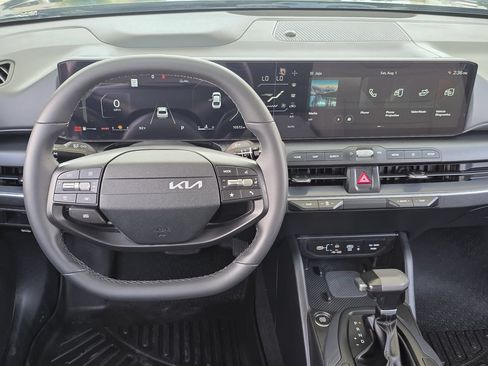 Used 2025 Kia K4 EX FWD image 10