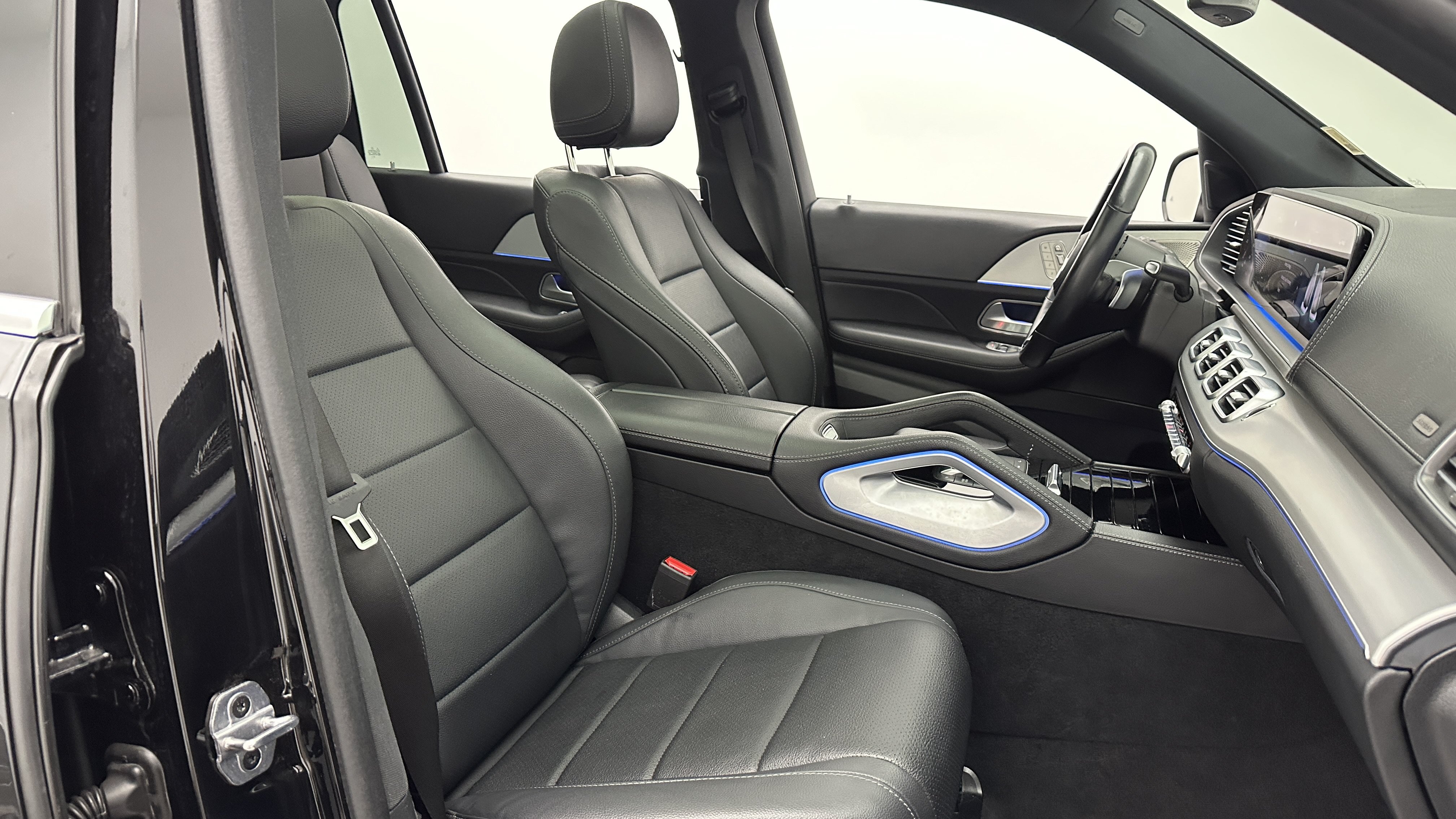 Used 2024 Mercedes-Benz GLS 450 4MATIC image 35