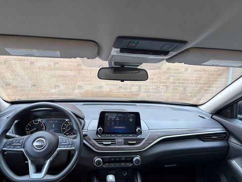 Used 2025 Nissan Altima 2.5 SV FWD image 33