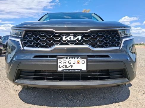 Used 2023 Kia Sorento LX AWD/4WD image 5