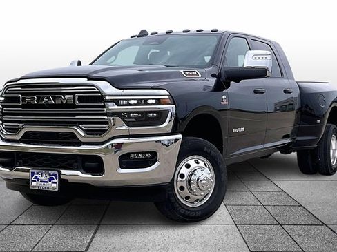 New 2026 RAM 3500 Laramie w/ Towing Technology Group image 2