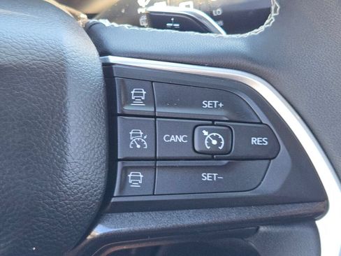 Certified 2023 Jeep Grand Cherokee Altitude AWD/4WD image 35